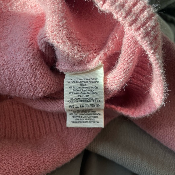 Free People Women’s Pink V-Neck Oversized Sweater - Picture 7 of 7